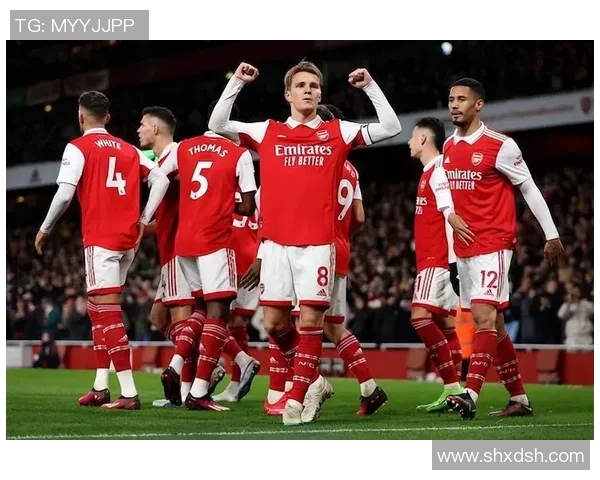 曼联与阿森纳即将对决球迷热议两队近期状态与战术分析